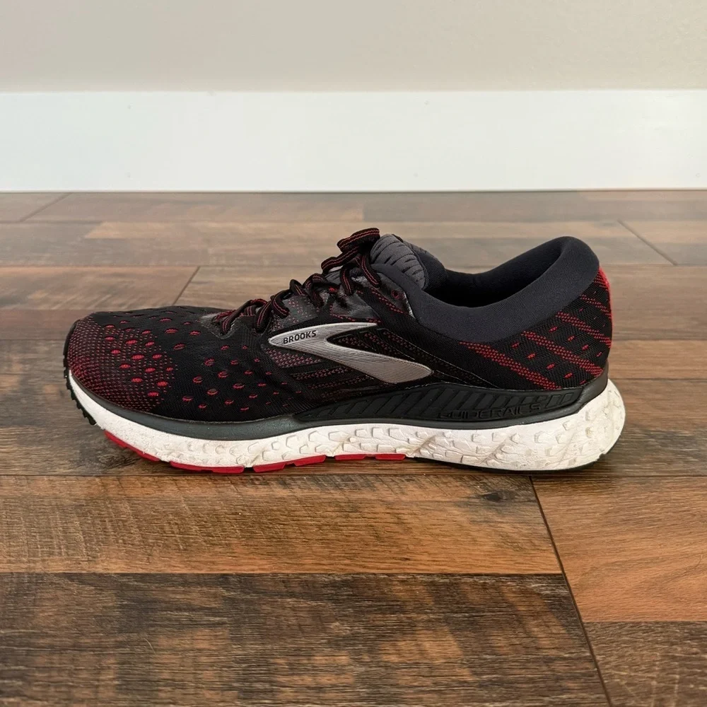 Brooks size 12